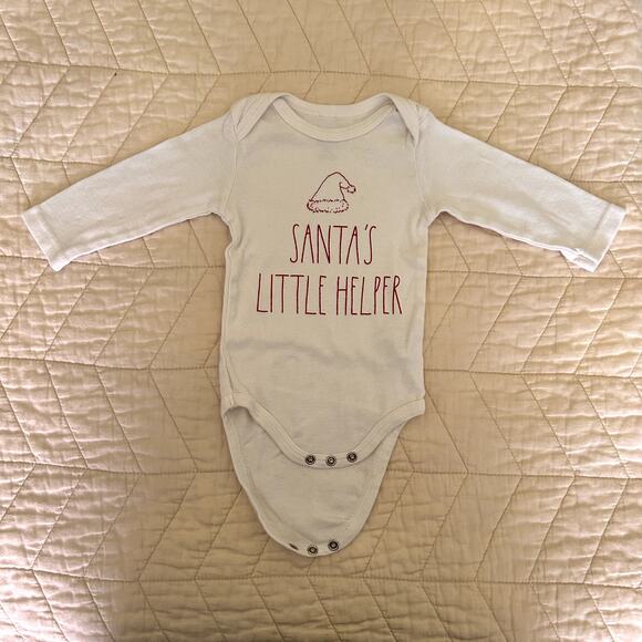 Rae Dunn Baby Santa´s Little Helper White Christmast Onesie Size 6-9 M - Picture 2 of 9